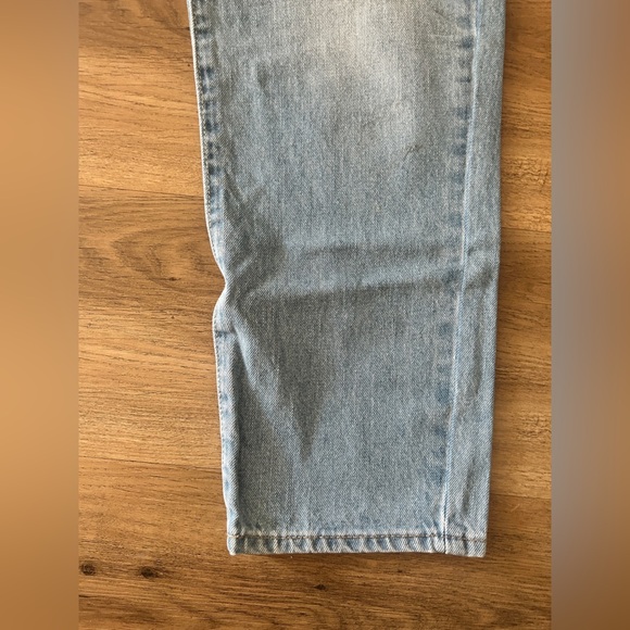 Lucky Brand Woman’s High Rise Mom Jeans – Size 6/28, Light Wash- Like New - Picture 2 of 7